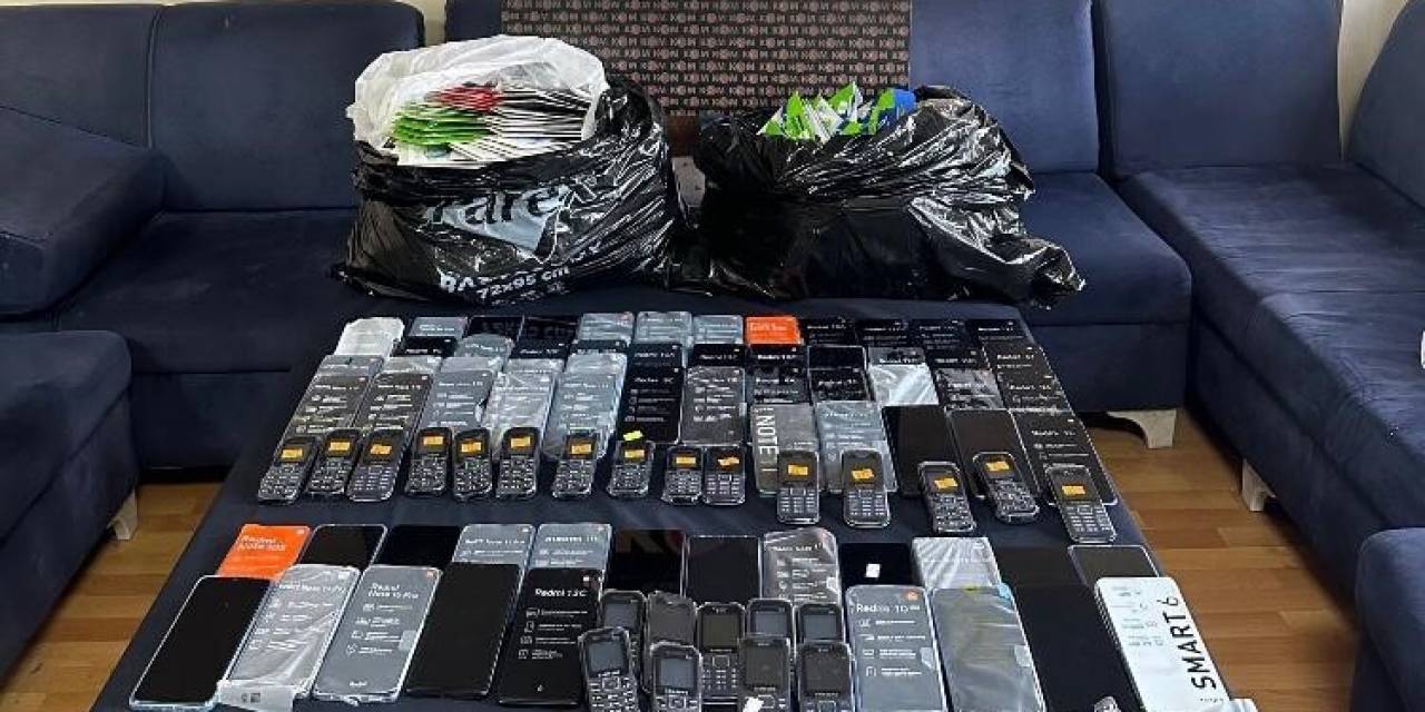 Ağrı’da Piyasa Değeri 1 Milyon 200 Lira Olan Kaçak Telefonlar Ele Geçirildi