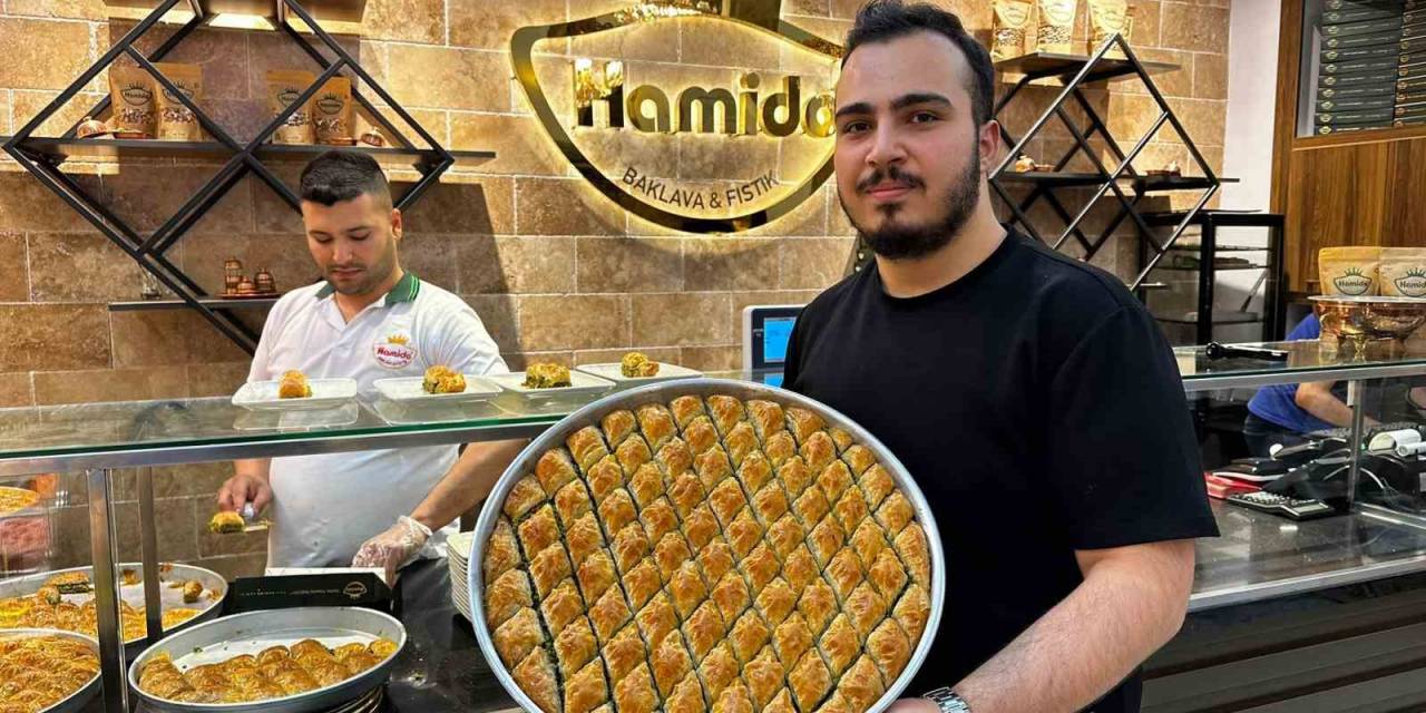 Bayram Öncesinde Baklava Kuyruğu