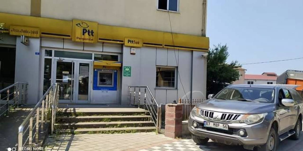 Yağmur Sonrası Ptt Şubesi Kapandı