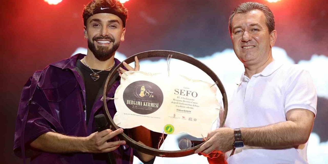 Sefo’dan Bergama’da Muhteşem Konser