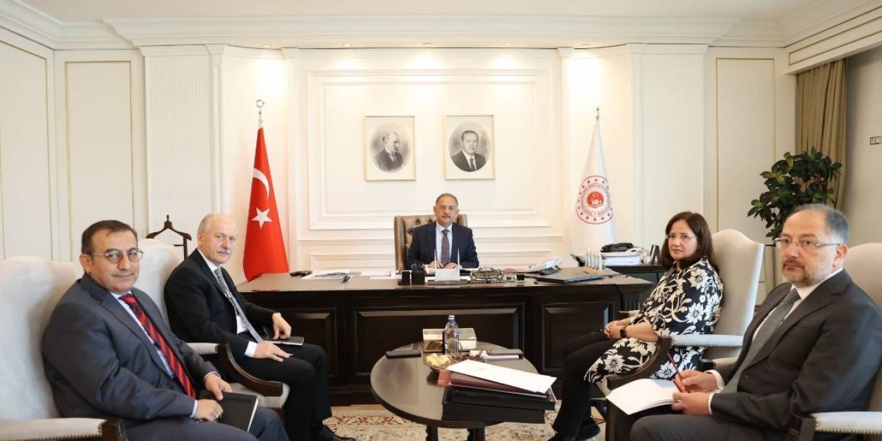 Bakan Özhaseki, Yeni Ekibiyle İlk Toplantısını Yaptı