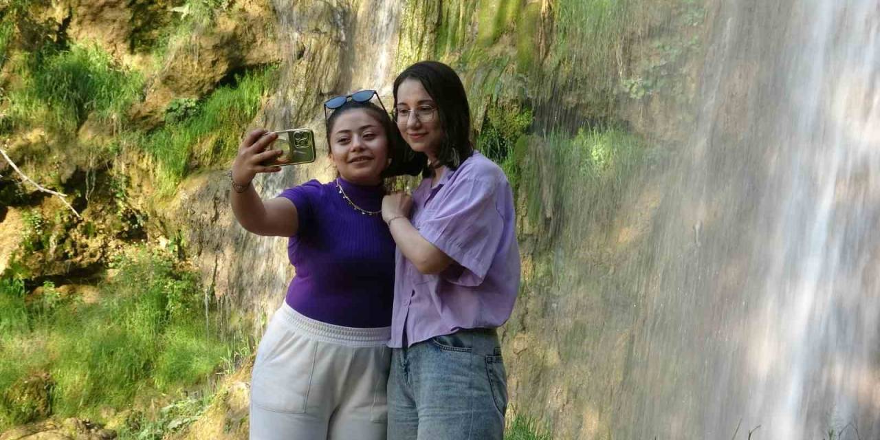 Tapulu Arazisinde Bulunan Şelaleyi Turizme Kazandırdı