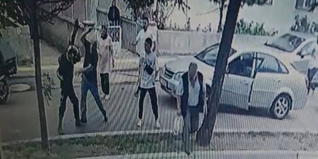 Kendisine Küfreden Motokuryeye Sopayla Saldırdı