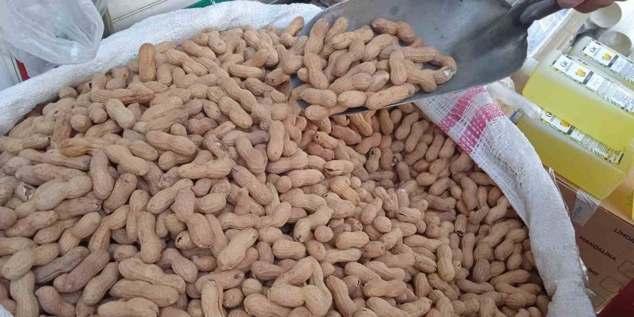 Kuruyemişçi Esnafından Fıstık Satışı İçin Akılcı Çözüm