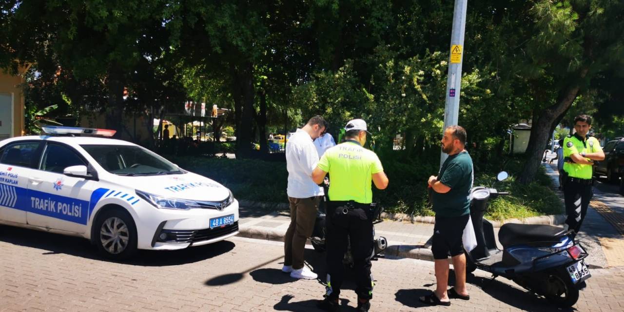 Marmaris’te Kasksız Trafiğe Çıkanlara Ağır Cezalar Yazılıyor