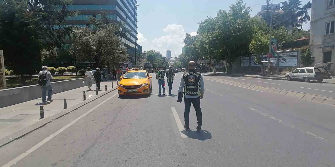 Şişli’de Taksi Denetimi: Ruhsatı Olmadığı Tespit Edilen Bir Taksi Trafikten Men Edildi
