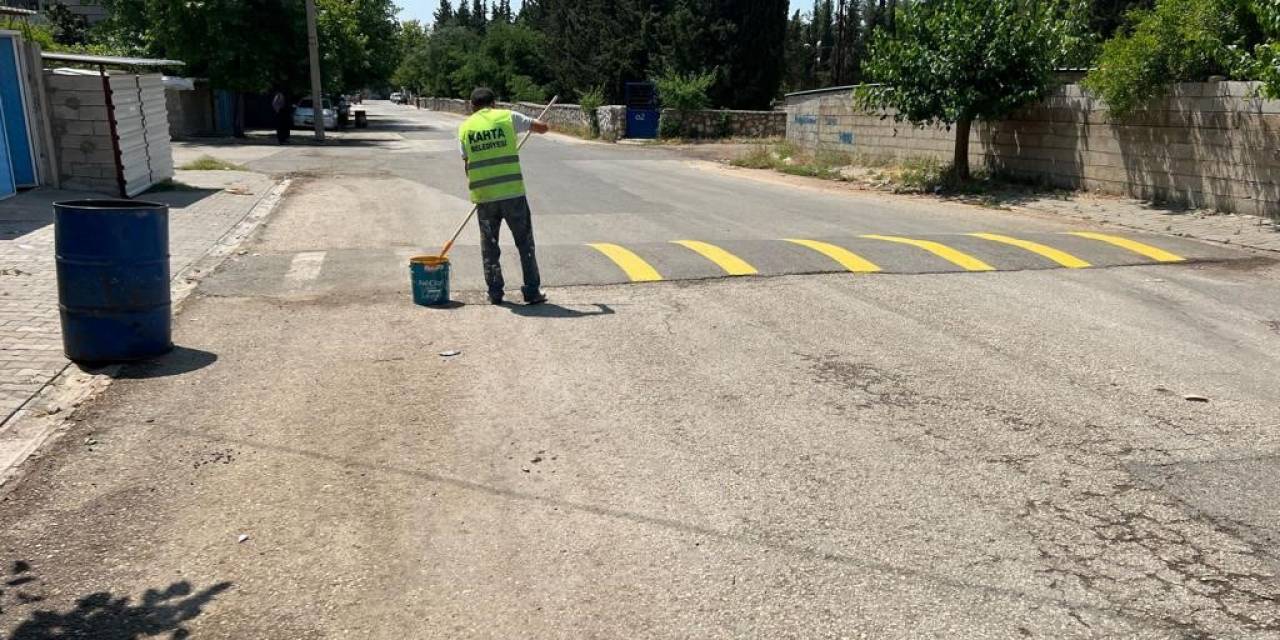 Kahta’daki Kasisler Boyanıyor