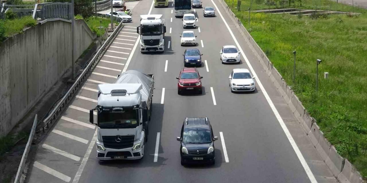 Bolu’da Tem Otoyolu’nda Bayram Trafiği Başladı