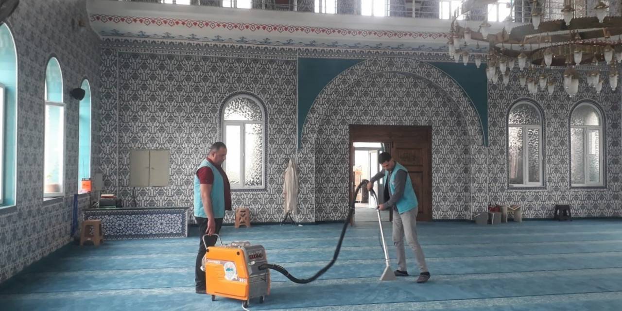 Toroslar’da İbadethaneler Bayrama Hazırlanıyor