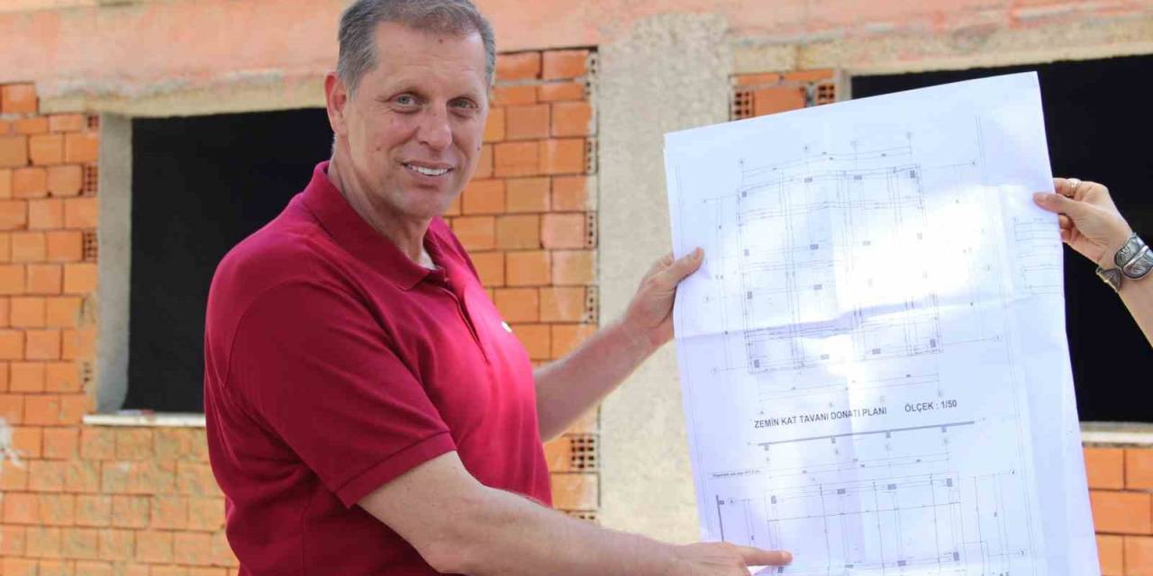İş Dünyasına Atıldıkları Mahalleye Vefa Borçlarını Ödüyor