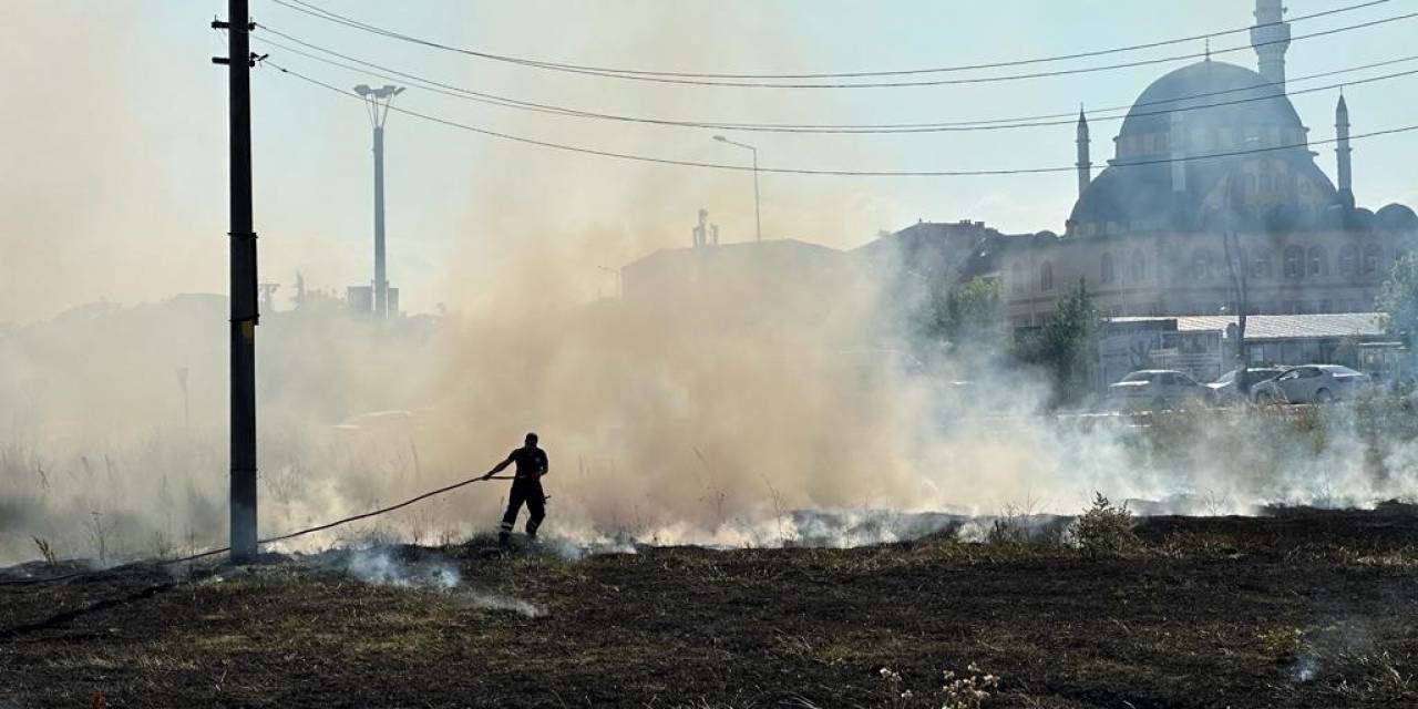 Kapaklı’da Boş Arsa Yangını Korkuttu