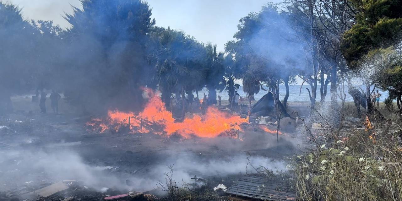 Kuşadası’nda Denize 50 Metre Uzaklıktaki Arazi Yangınında Sabotaj İddiası
