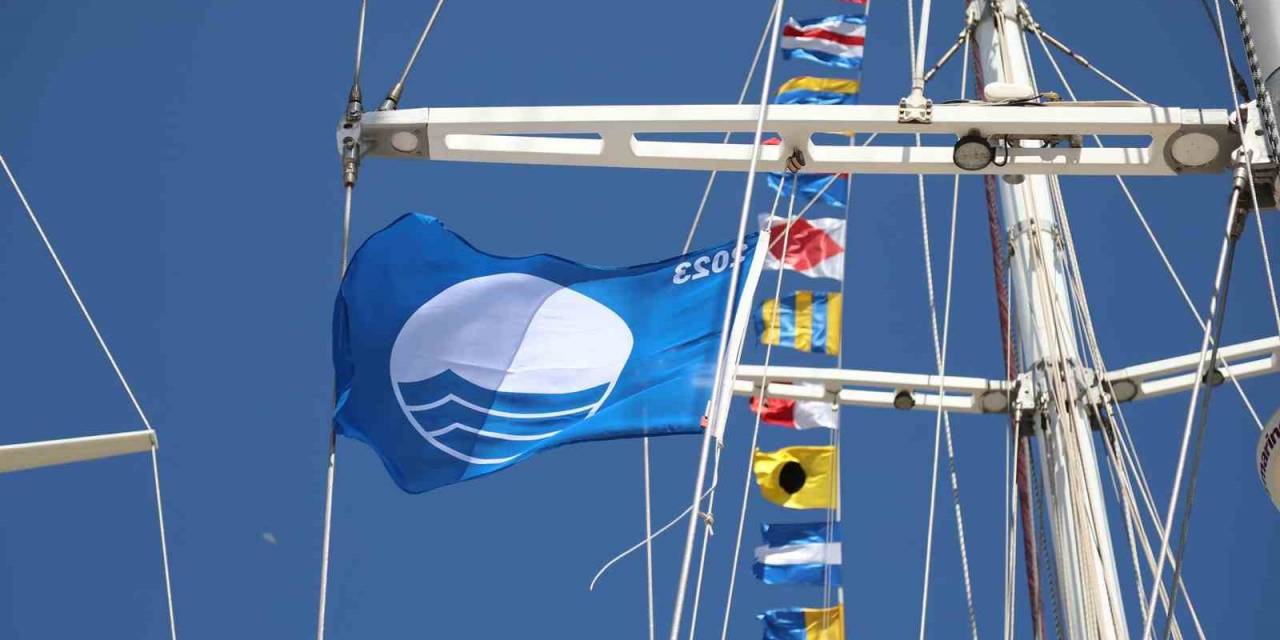 Sts Bodrum Okul Gemisi’ne Mavi Bayrak