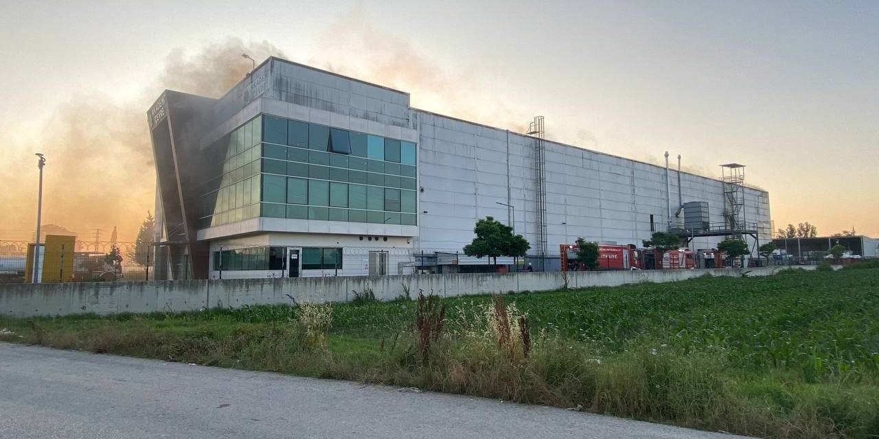 Kocaeli’de Geri Dönüşüm Tesisindeki Yangın Söndürüldü