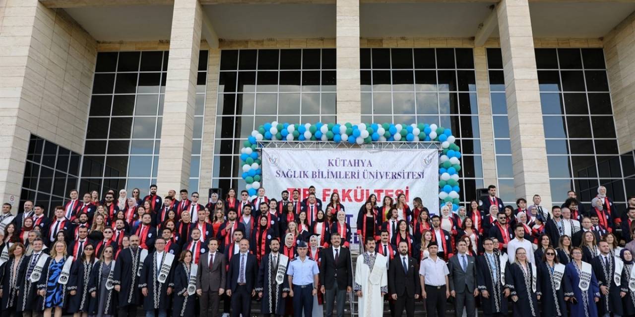 Ksbü Tıp Fakültesinden Mezun Olan 104 Öğrenci Törenle Hekimlik Mesleğine Adım Attı