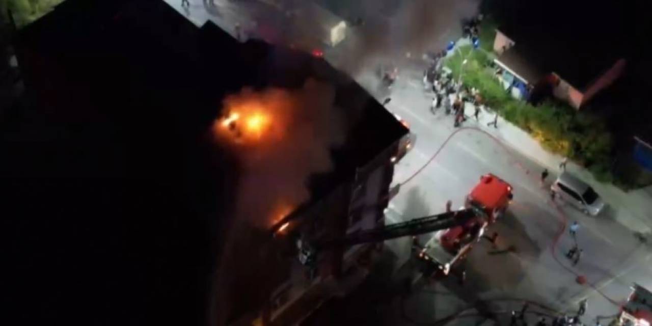 Arnavutköy’de Alev Alev Yanan Çatı Katı Havadan Görüntülendi