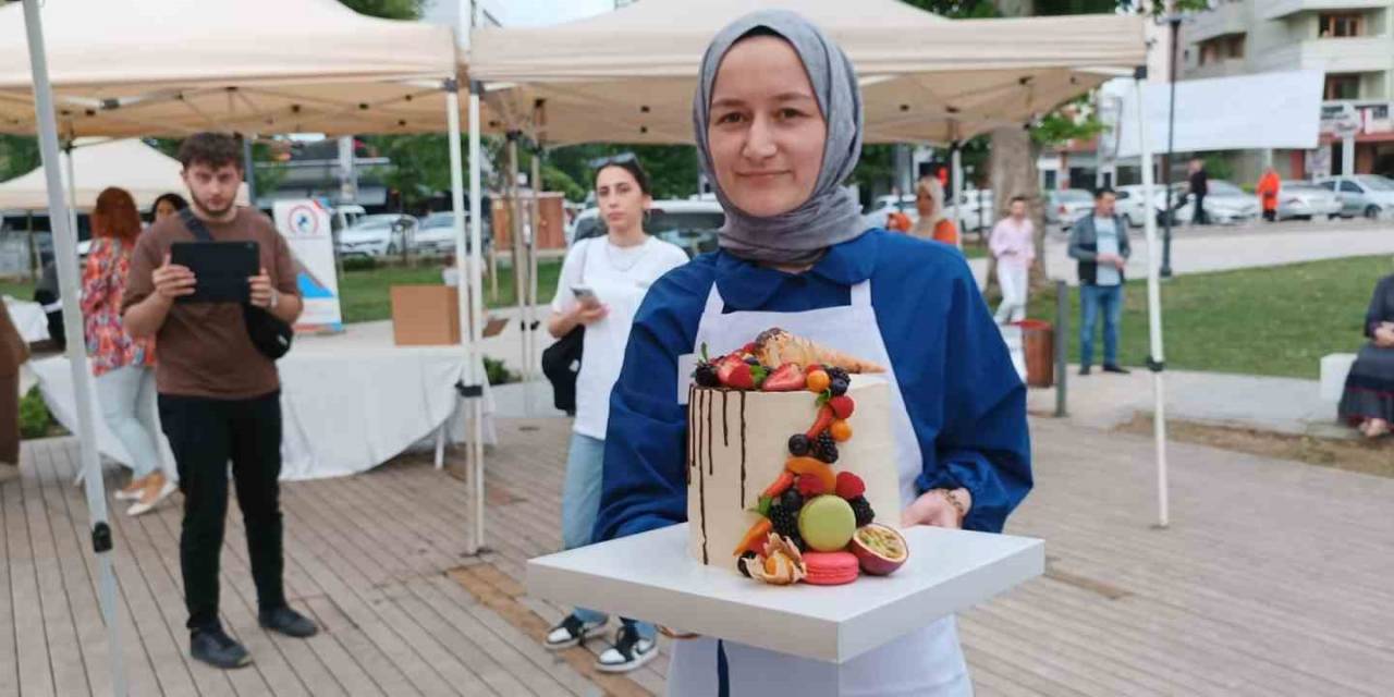 Kadınlar En Tatlı Yarışmada Hünerlerini Sergiledi