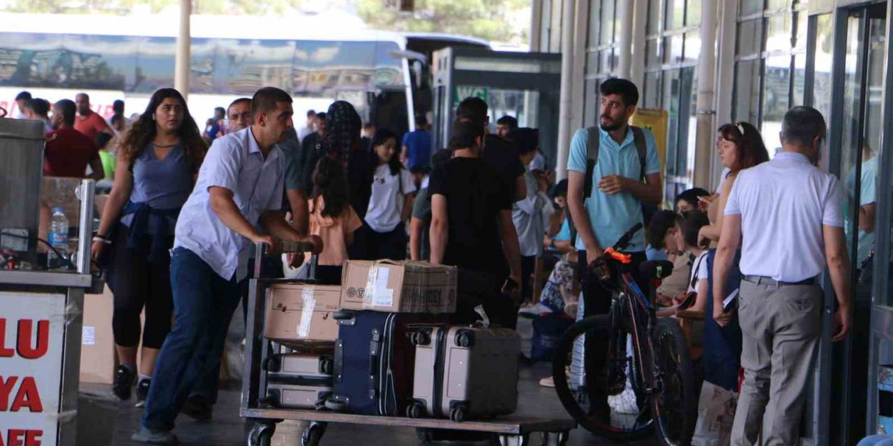 Diyarbakır Otogarı’nda Bayram Öncesi Geliş Hareketliliği
