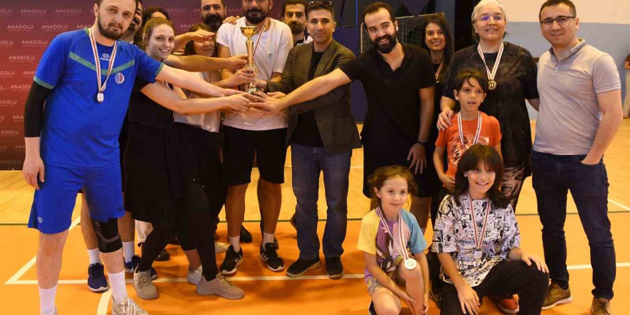 Personel Voleybol Turnuvası Şampiyonu Aöf Oldu