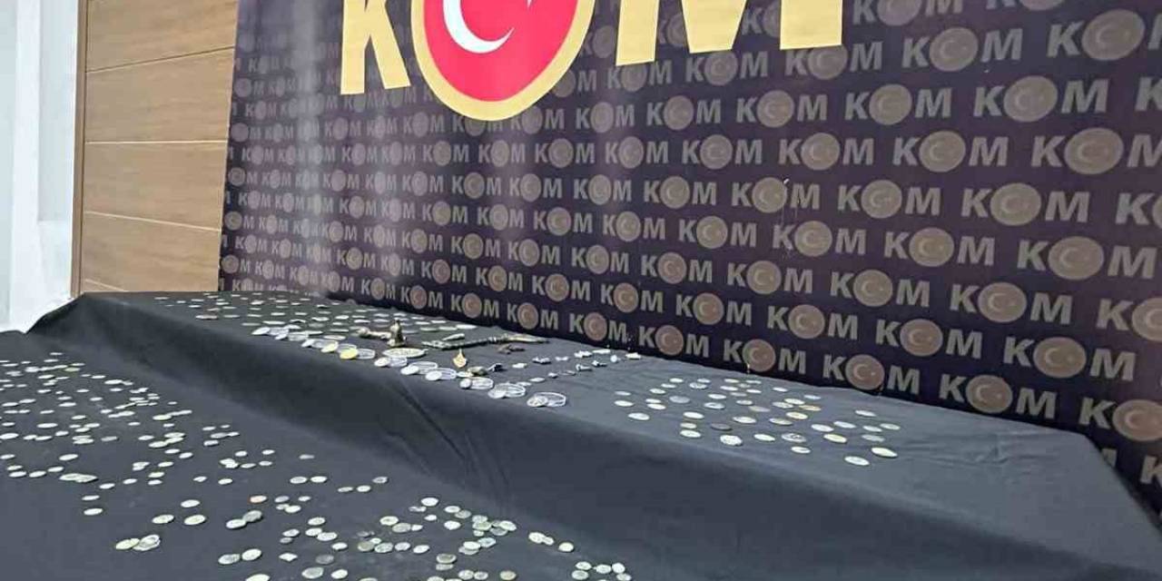 İstanbul’da Tarihi Eser Operasyonu: 2 Bin 330 Eser Ele Geçti