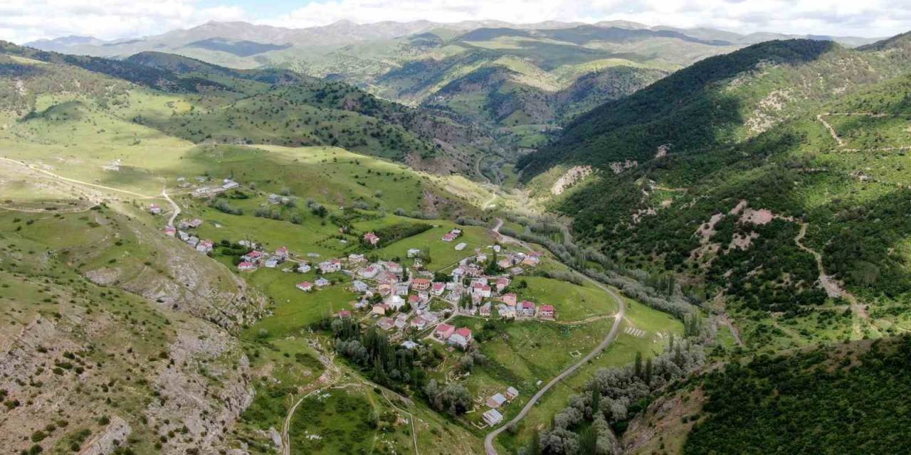 Bozkır Olarak Bilinen Sivas’ta Karadeniz’i Andıran Görüntüler Mest Ediyor