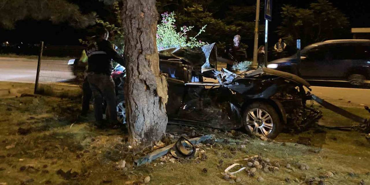 Isparta’da 2 Kişinin Ağır Yaralandığı Kazada Sürücü Hayatını Kaybetti