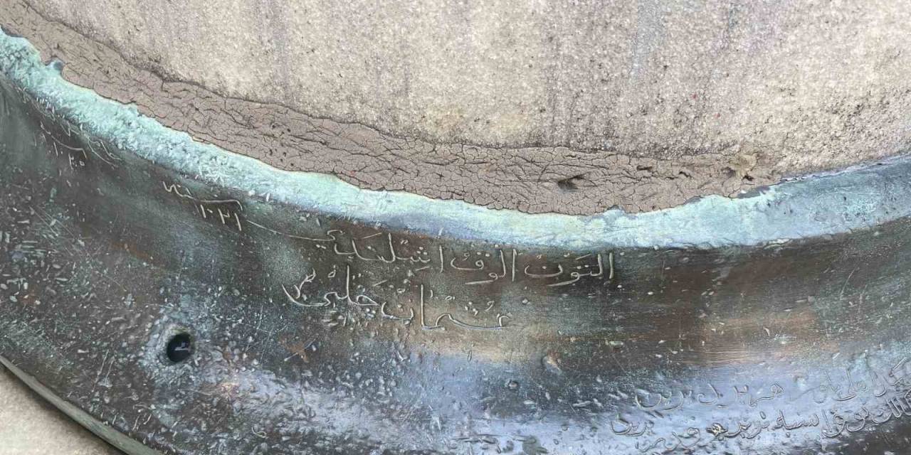 Tarihi Açık Hava Arşivi: Cami Sütunlarındaki Bilezik Yazıları