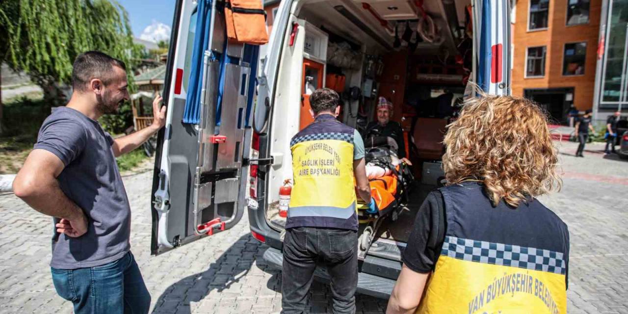 Van Büyükşehir Belediyesinin Hasta Nakil Hizmeti Devam Ediyor