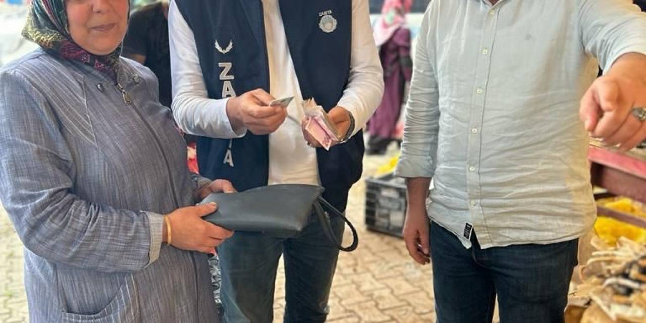 Düşürdüğü Çantasını Esnaf Buldu