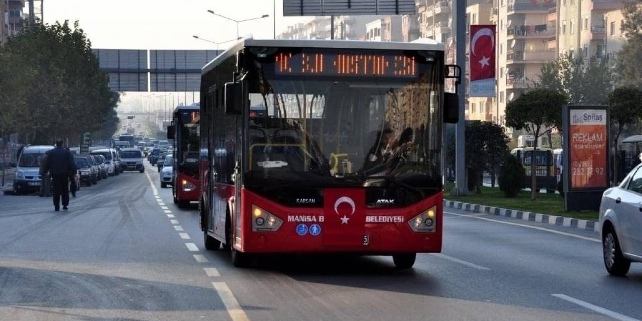 Bayramda Kırmızı Otobüsler Ve Elektrikli Otobüsler Ücretsiz