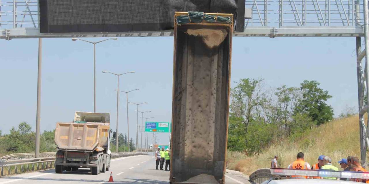 Edirne’de Kamyonun Damperi Şaha Kalktı