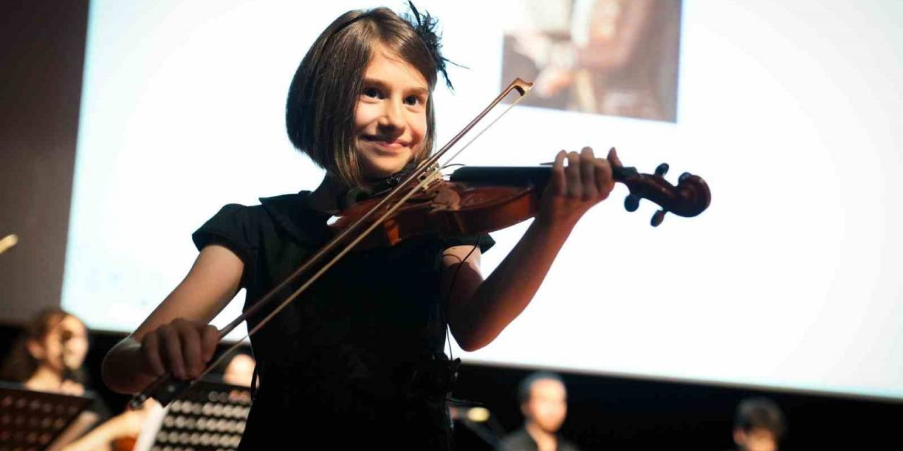 Ümraniye Belediyesi Müzik Akademisi Öğrencilerinden Yıl Sonu Konseri