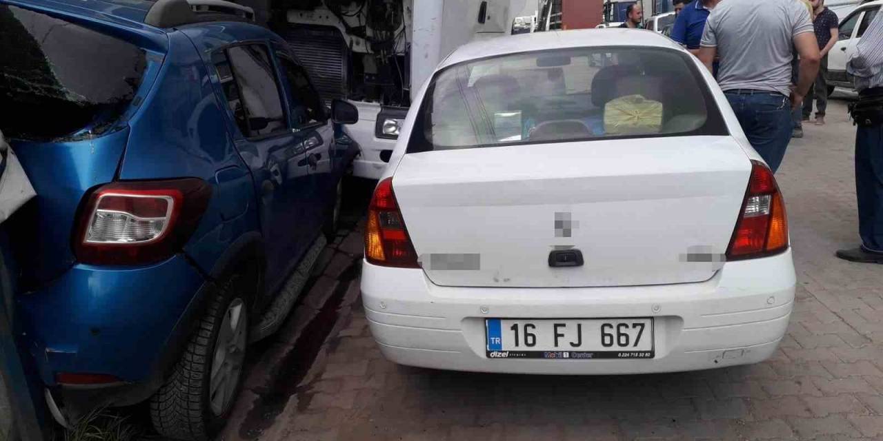Park Halindeyken Harekete Geçen Tır Dehşet Saçtı
