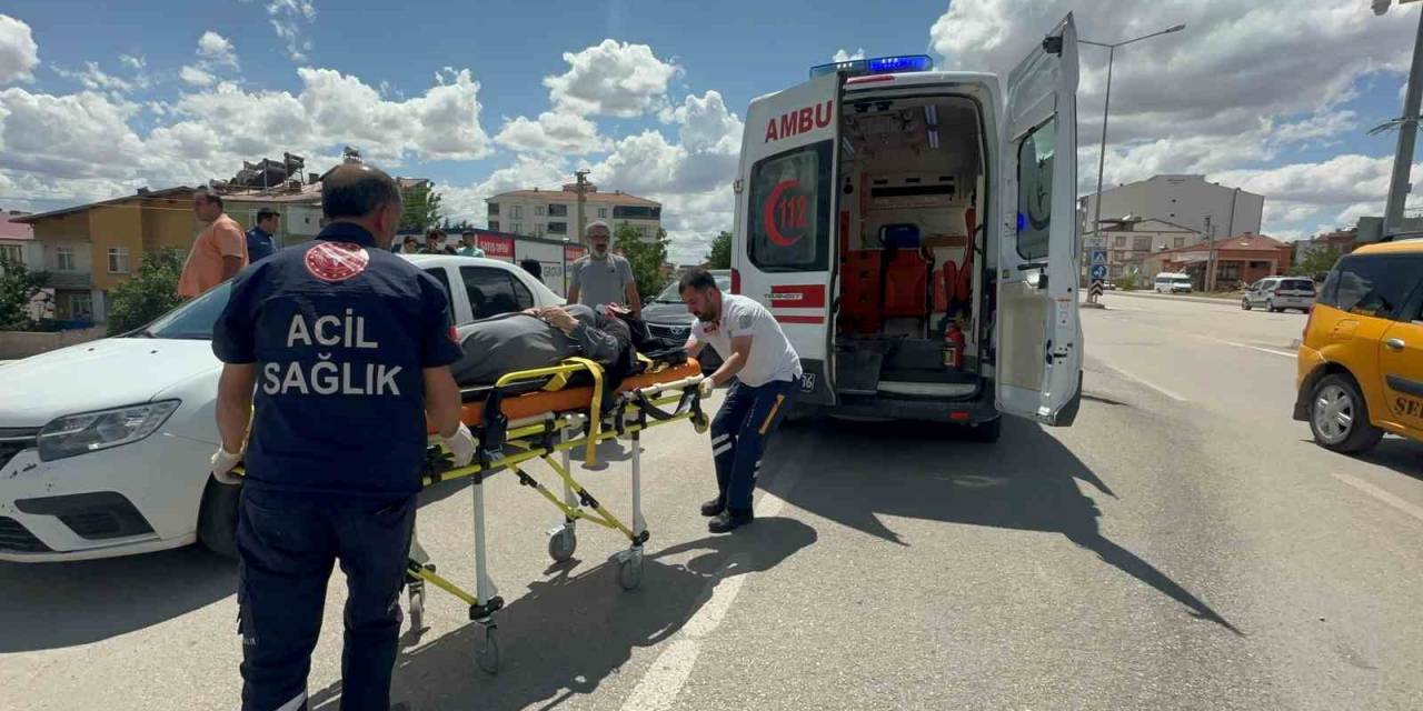 Elazığ’da Otomobil Şarampole Uçtu: 5 Yaralı