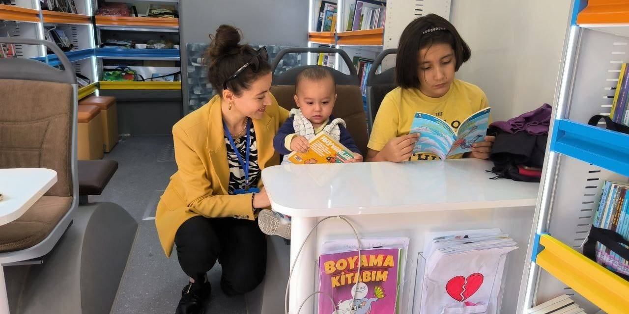 Bu Kütüphane Çocukların Ayağına Gidiyor