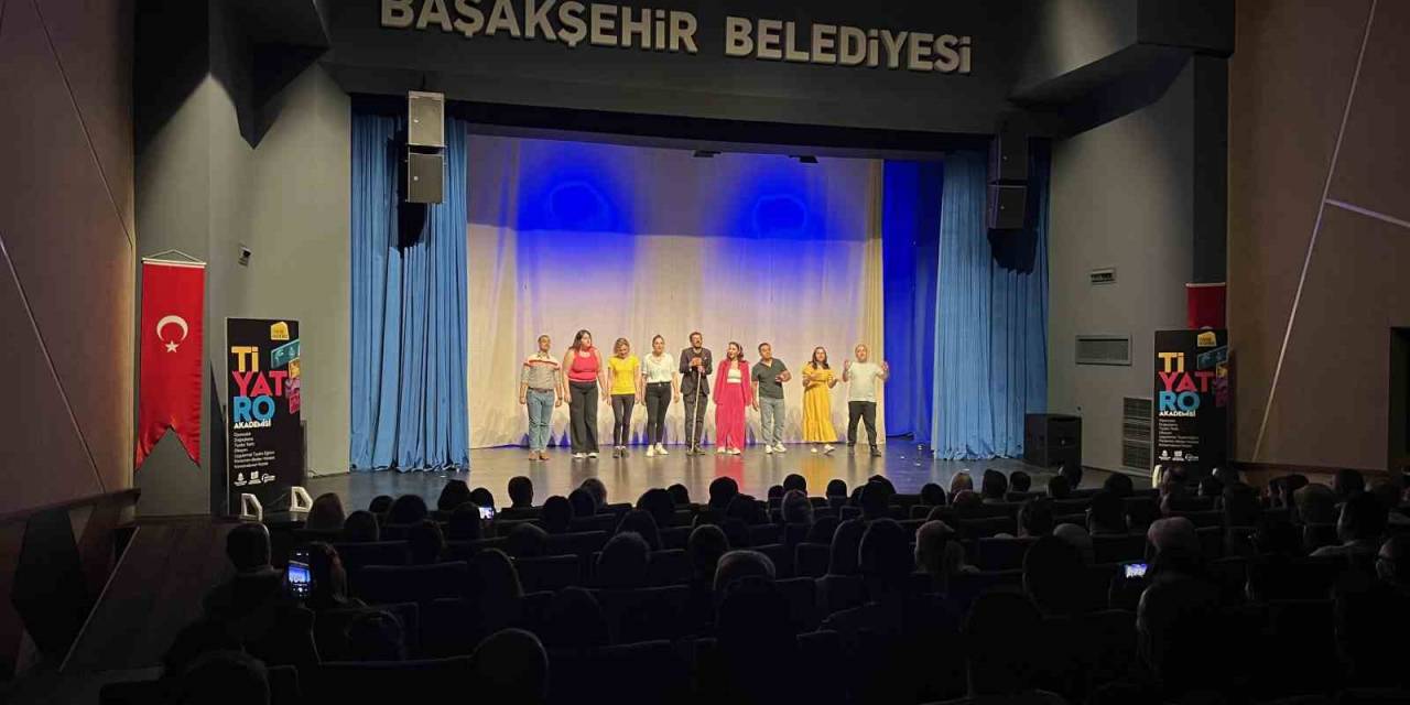 Başakşehir’in Yetişkin Tiyatro Öğrencilerinden Bir Gecede 2 Oyun