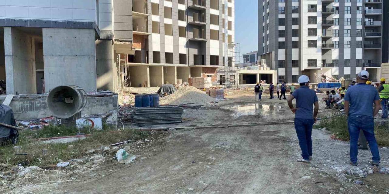 İnşaattan Düşen İşçi Hayatını Kaybetti