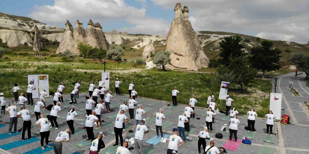 Hindistan’ın Ankara Büyükelçisi Virander Paul, Kapadokya’da Yoga Yaptı