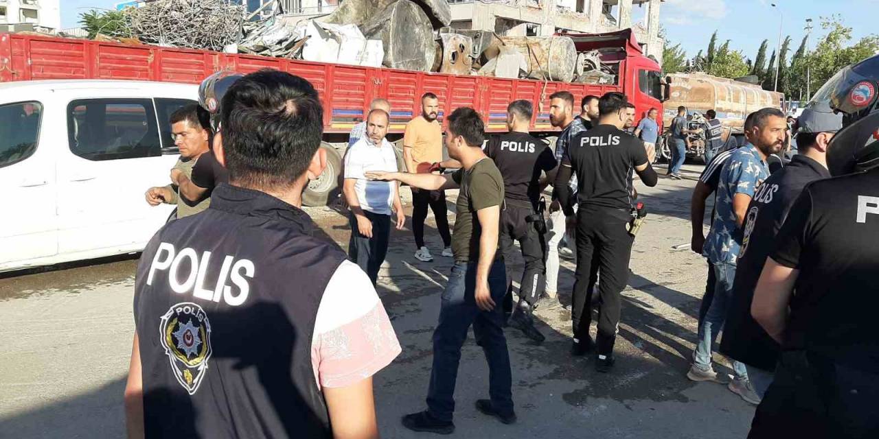 Deprem Enkazı Kaldıran İki Firma Çalışanları Birbirine Girdi