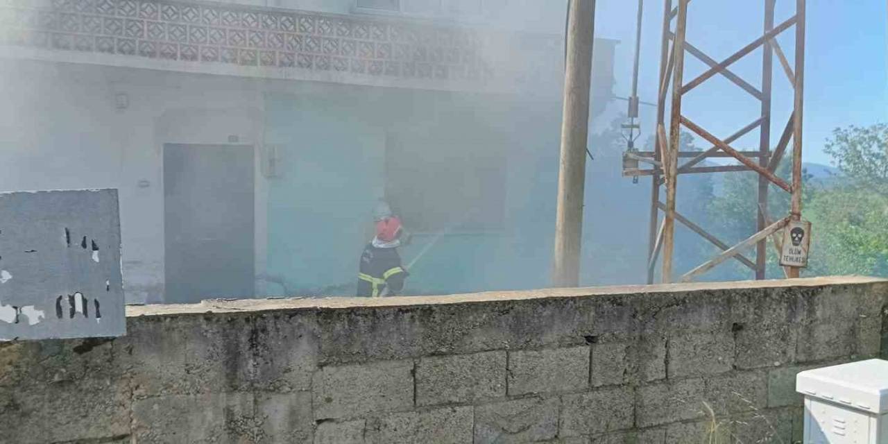 Ocakta Unutulan Yemek Mutfağı Kül Etti