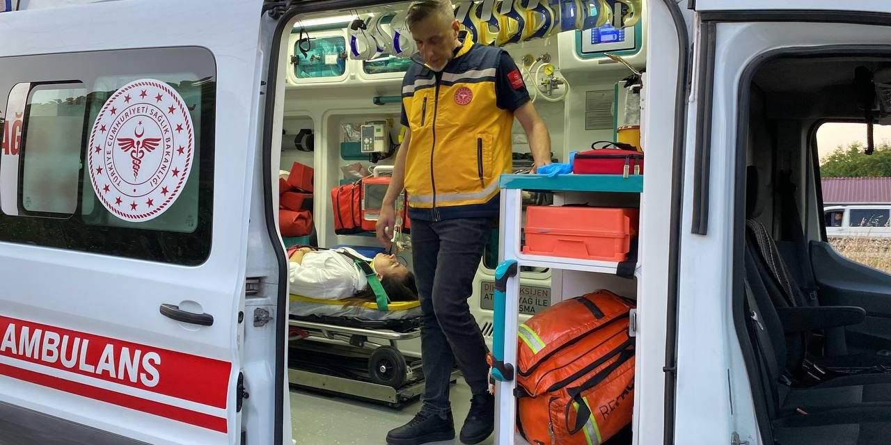 Trafik Işıklarında İki Araç Çarpıştı: 2 Yaralı