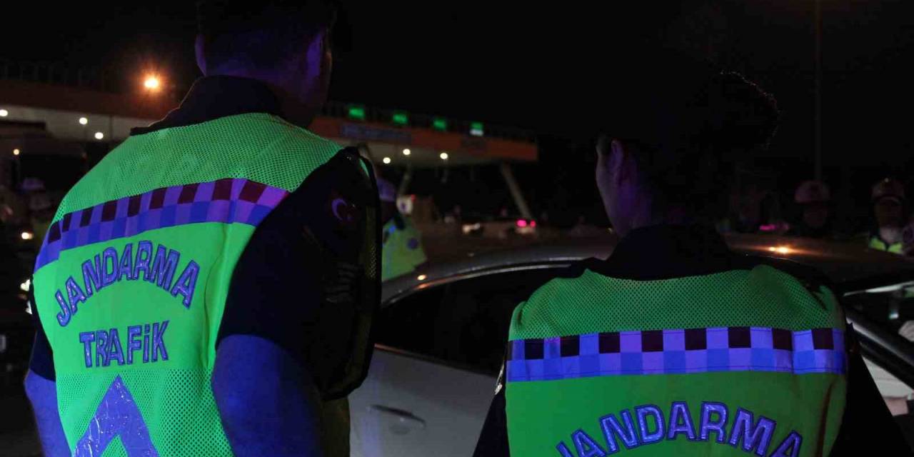 Bursa’da Bayram Tatiline Çıkan Yolcuları İl Jandarma Komutanı Ve İl Emniyet Müdürü Uğurladı