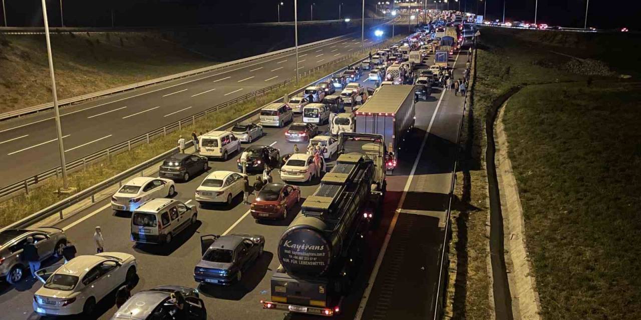 Kuzey Marmara Otoyolu’nda Kaza: Bayram Tatili Yolunda Kontak Kapattılar