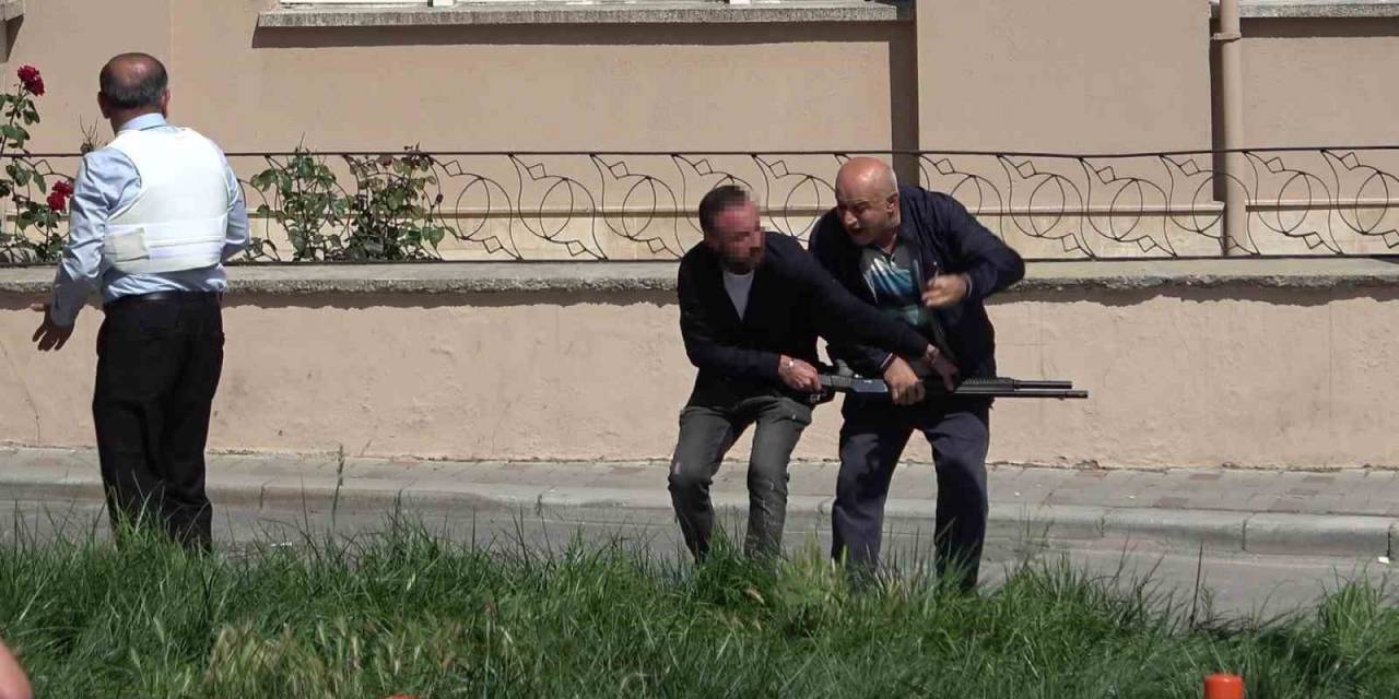 Pompalı Dehşetin Altından Beğenilmeyen Börek Kavgası Çıktı