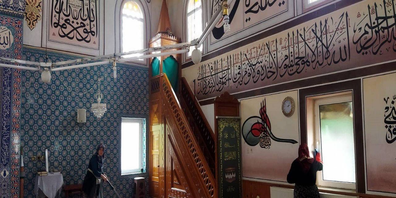 Pazaryeri’nde Camiler Bayrama Hazırlanıyor