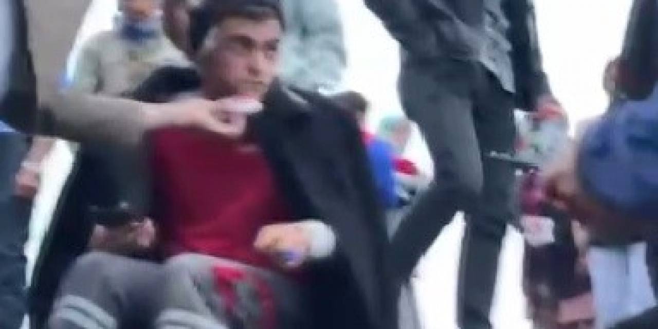 Kars’ta Kamyon Devrildi, Gıda Maddeleri Etrafa Savruldu