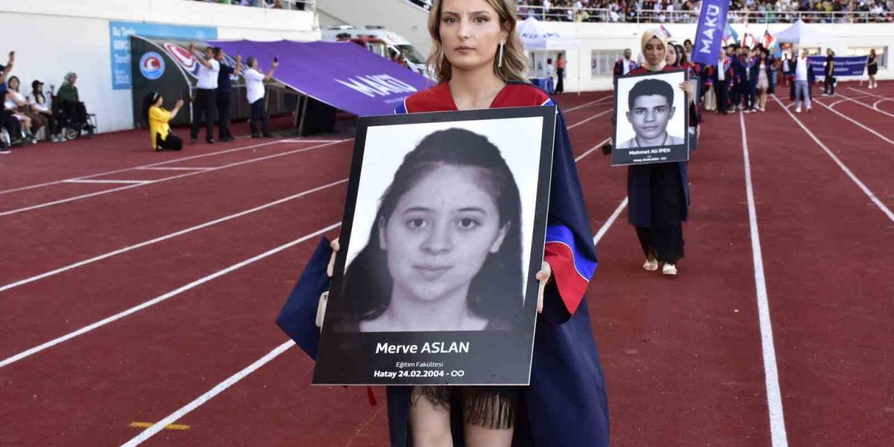 Makü Mezuniyet Töreninde Depremde Hayatını Kaybeden Öğrenciler Unutulmadı