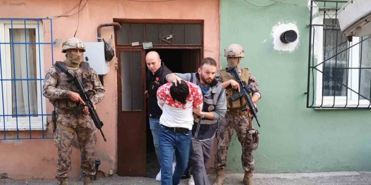 Koçbaşlarıyla Kapıları Kırılmış, Çatılarda Yakalanmışlardı...49’u Tutuklandı