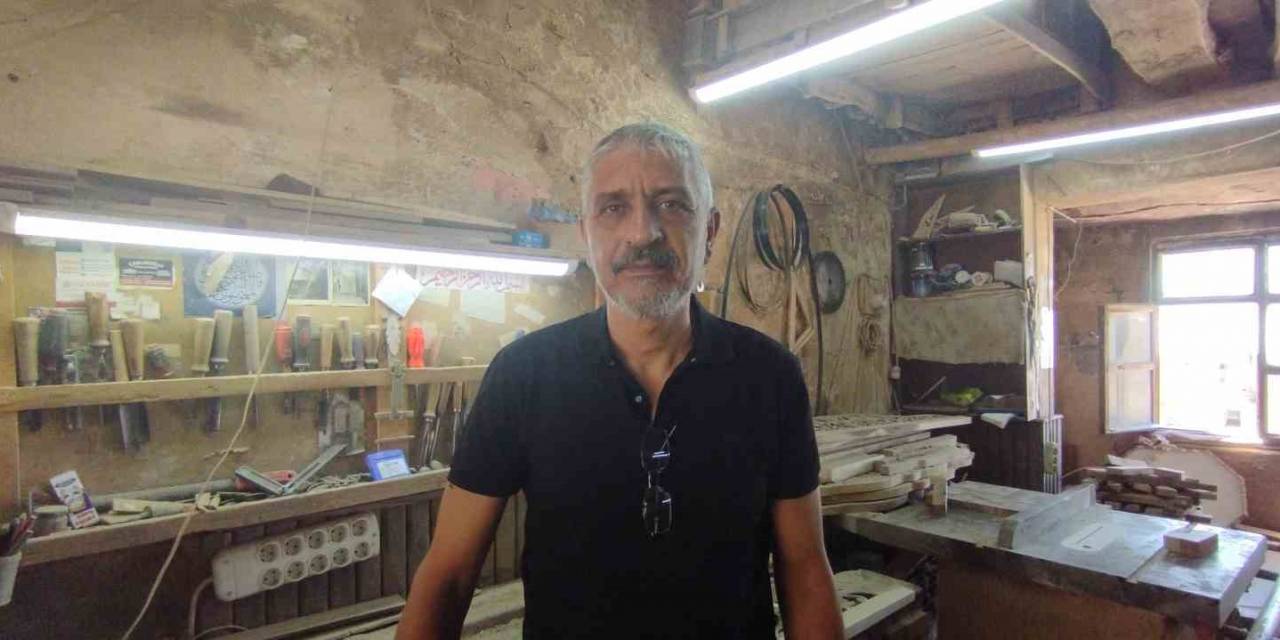 Tahtadan Sanat Eseri Yapıyor