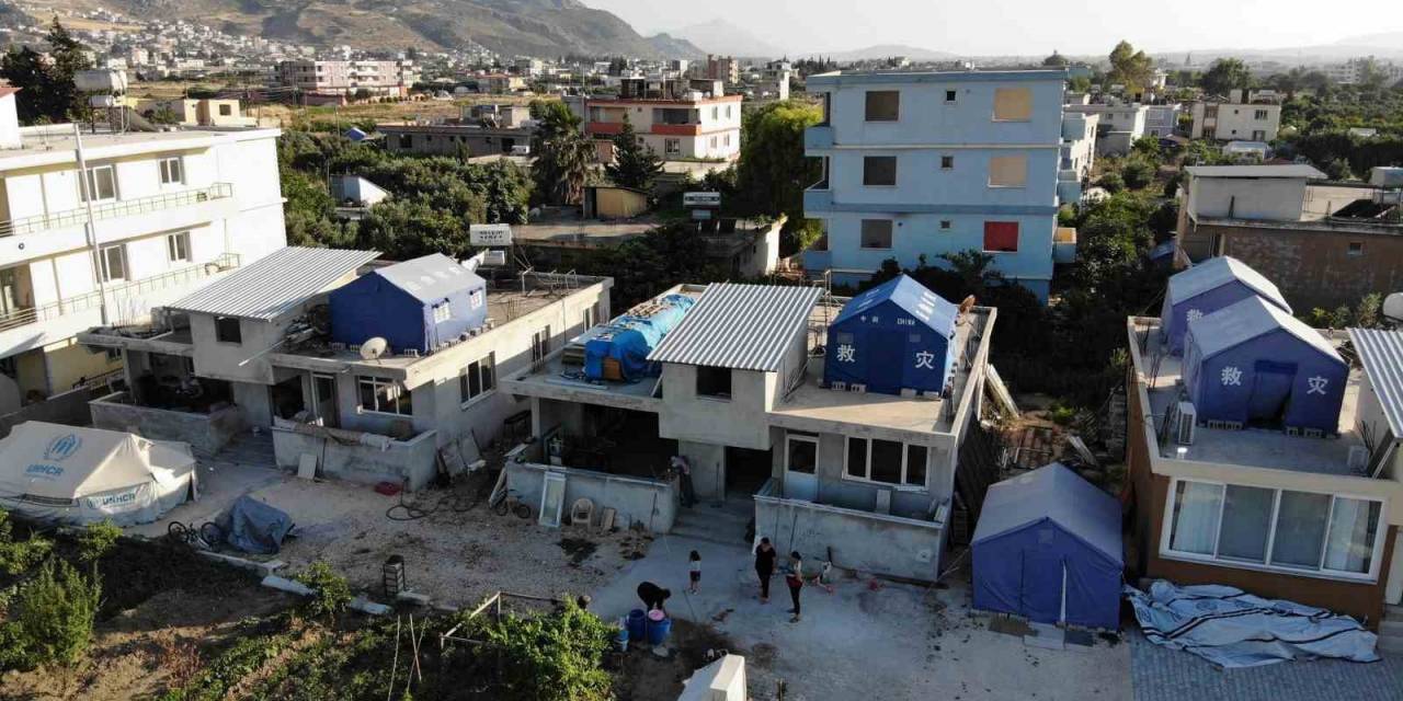 Deprem Korkusu Öyle Bir Şey Yaptırdı Ki, Gören Bir Daha Bakıyor